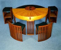 chameleon_desk_with_extras_1.jpg (42424 bytes)