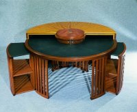 chameleon_desk_with_extras_3.jpg (39579 bytes)